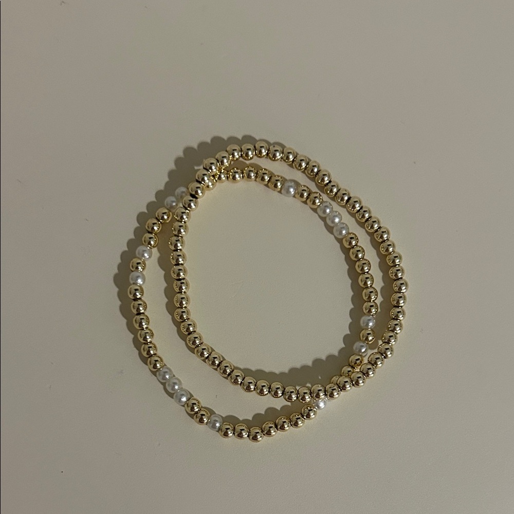 Amazon Essentials Gold and White Bead Stretch Bracelet Set